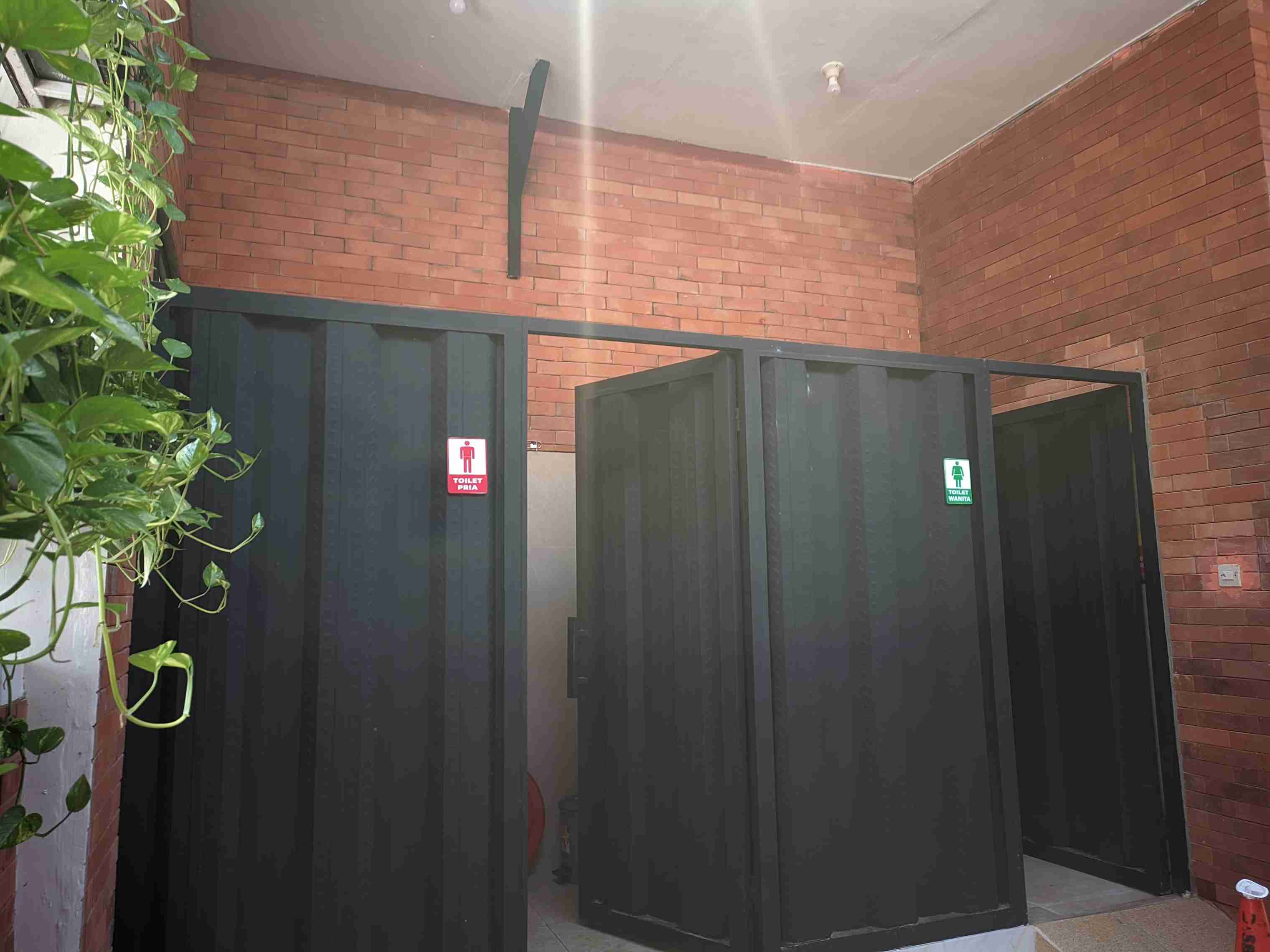 Ilustrasi Toilet Outdoor
